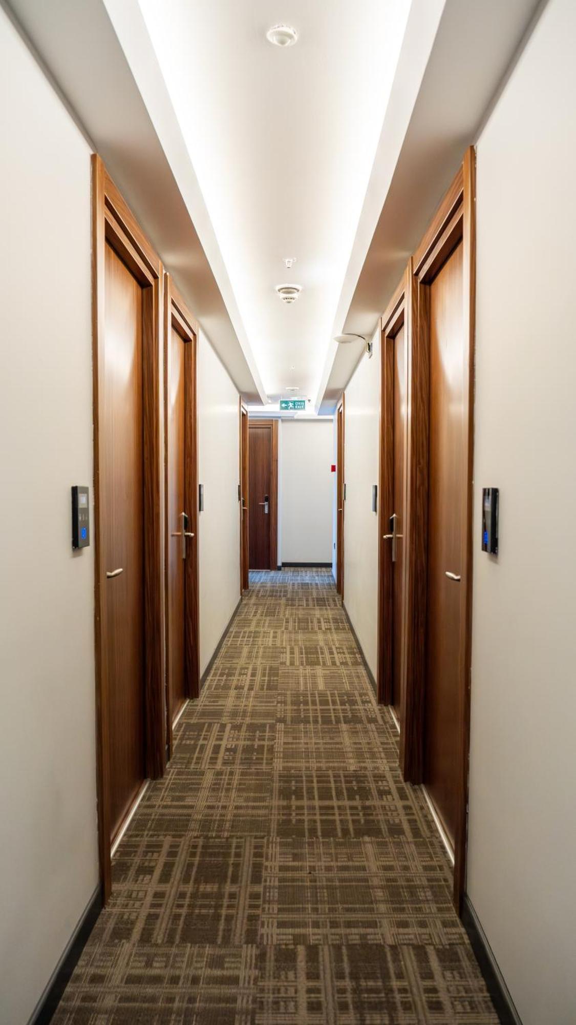 Discovery Hotel 3*