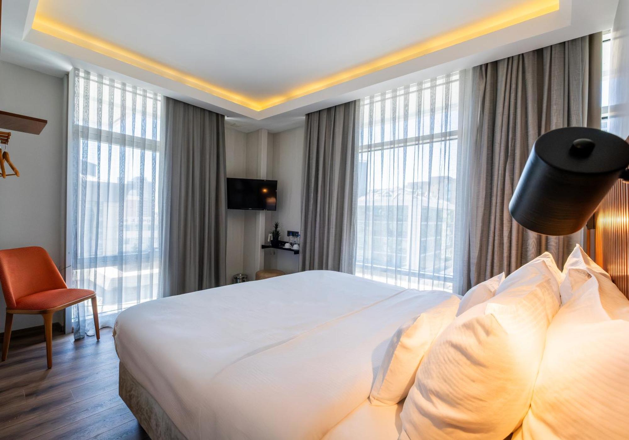 Discovery Hotel 3*